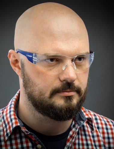 Защитные очки ЗУБР БАРЬЕР прозрачные, химическистойкие, устойчивая к царапинам и запотеванию линза, 110487 — Официальный партнер ЗУБР в России