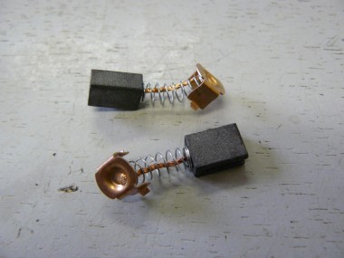 ZU-U503-720-037-W Щетка графитовая (пара) 11x5x8 &mdash; Официальный партнер ЗУБР в России