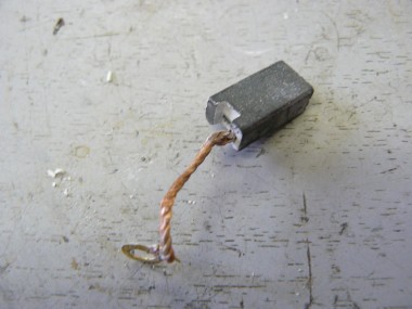 ZU-U503-140-040-W Щетка графитовая (пара) 10x6.5x15 — Официальный партнер ЗУБР в России