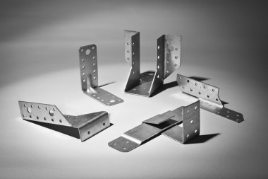 Уголок крепежный 135град. УК-135-2.0, 90х105х105 х 2мм, ЗУБР — Официальный партнер ЗУБР в России