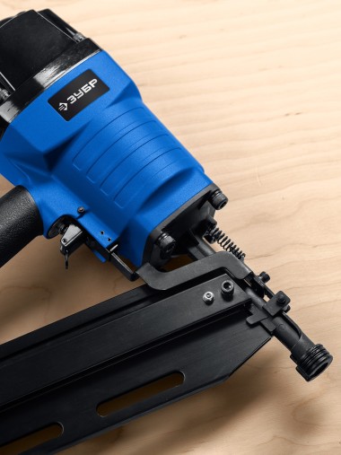 ЗУБР  SN21-90, пневматический нейлер для реечных гвоздей ЗУБР SN21 (50-90 мм) Профессионал (31931_z01) — Официальный партнер ЗУБР в России